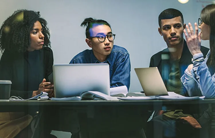 شفاف‌سازی نقش‌ها